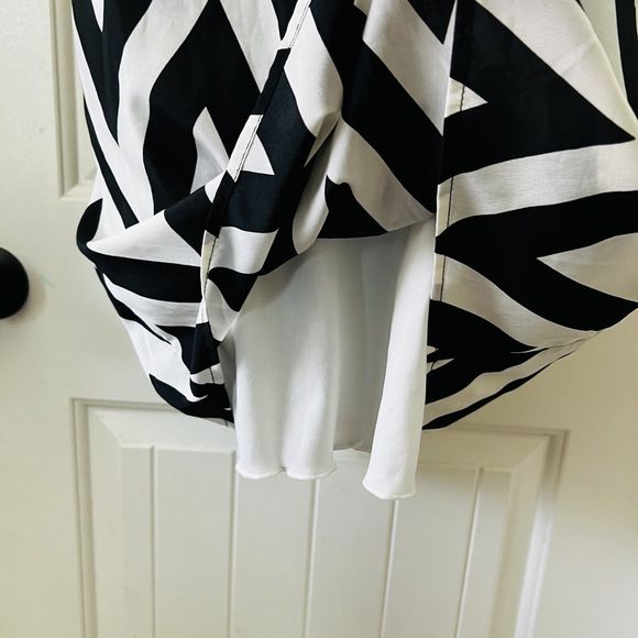 Everly Chevron Sleeveless Elastic Waist Black White Dress Large Lined Pockets - Picture 7 of 13